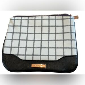 Sophisticated and Sleek Pouch